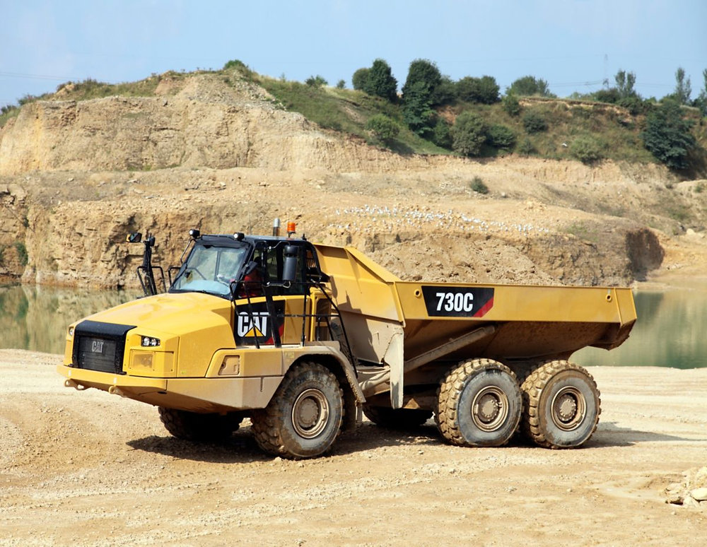 camion articulado 730 caterpillar robustez y eficiencia